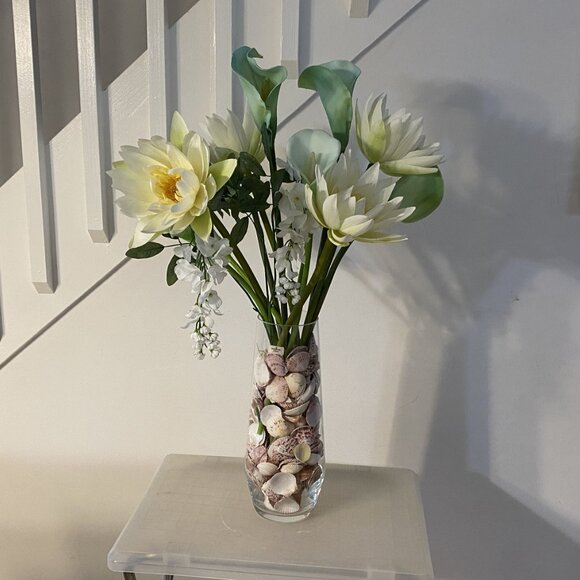 White & Green Flowers - Picture 5 of 6